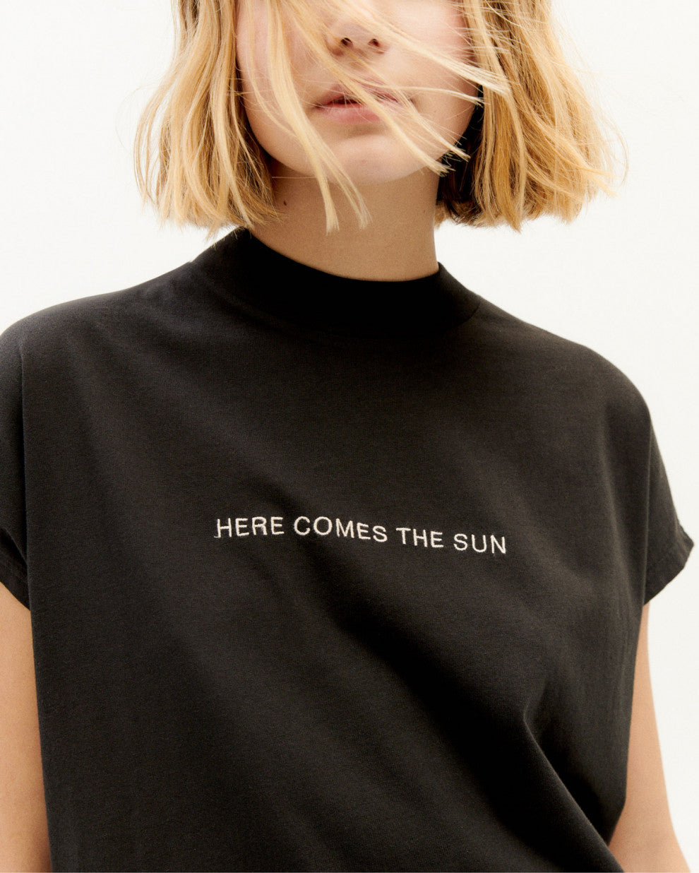 Here comes the sun- T-Shirt Black